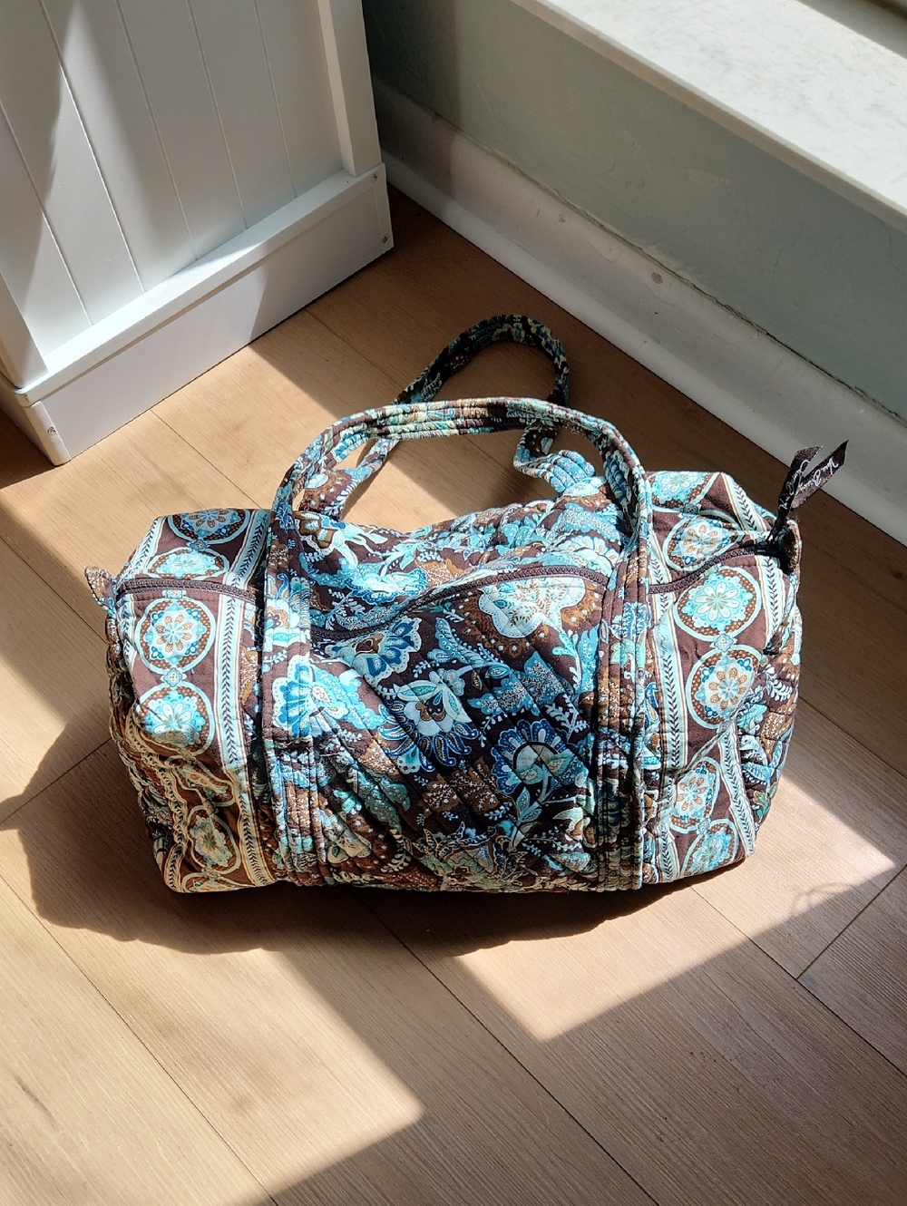 V3RA BRADLEY Quilted Floral Pattern Travel Duffel Bag - Teal & Brown